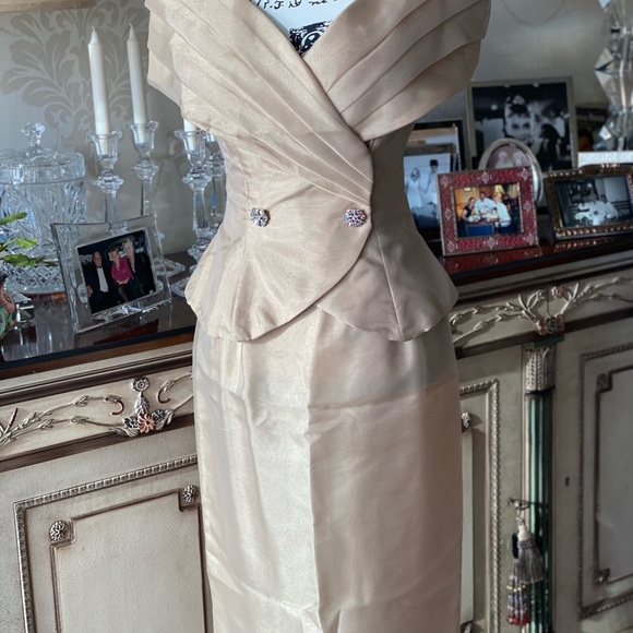 WATTERS 2 PIECE EVENING ENSEMBLE - Picture 2 of 13